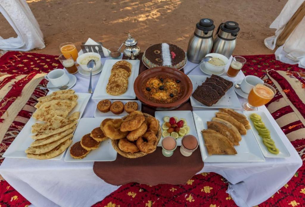 فندق Blue Sky Luxury Camp مرزوكة المظهر الخارجي الصورة